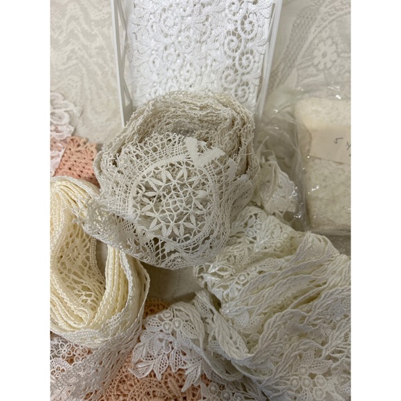 Lot Assorted Vintage Lace Trim Ribbon Fabric Craft Sewing Appliqués Doilies - Picture 2 of 8